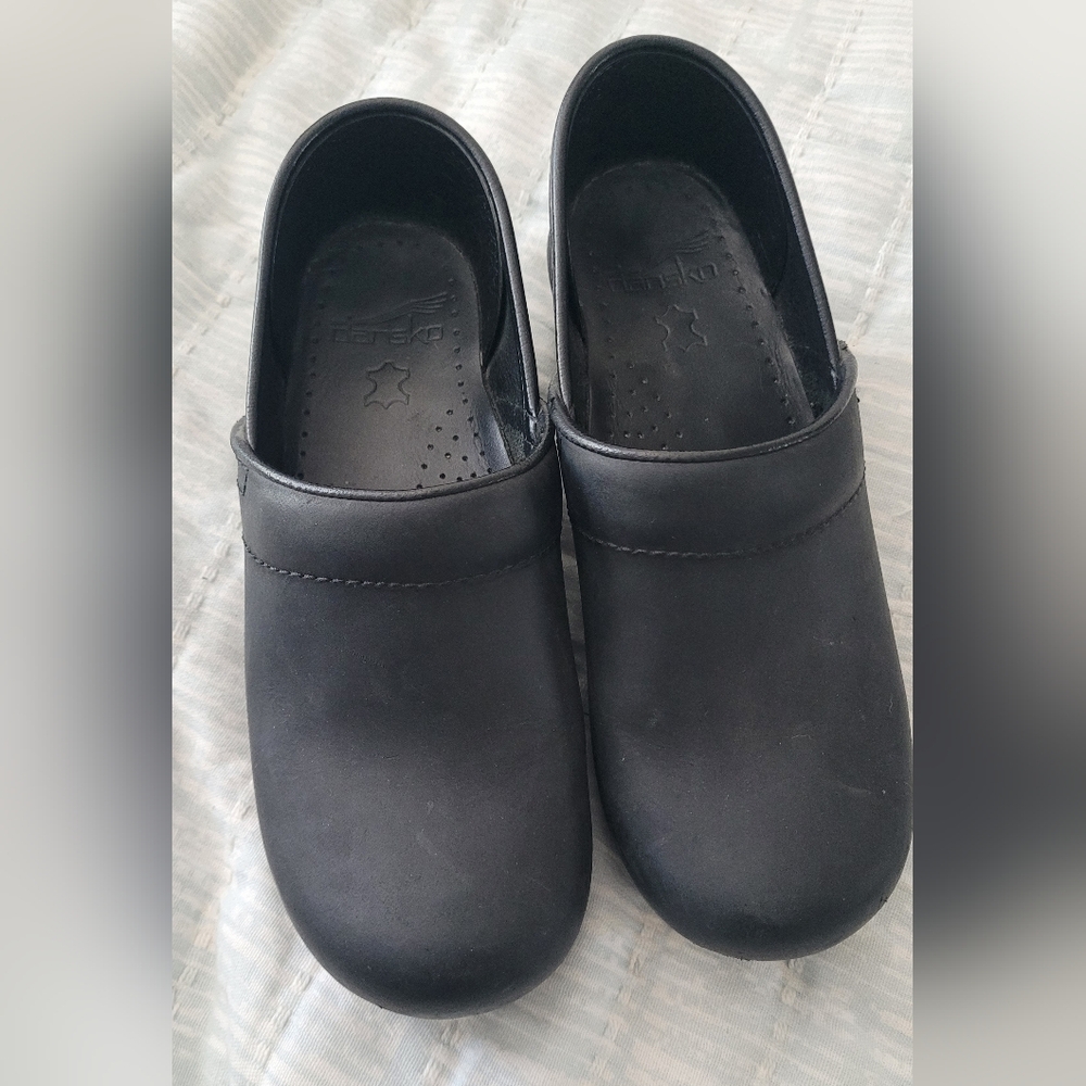 Dansko 36 Black Oiled